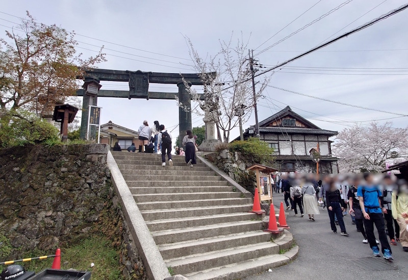 金峯山寺・銅鳥居