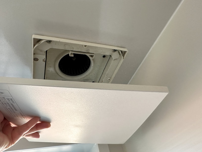 浴室やトイレなどの換気扇も掃除をする