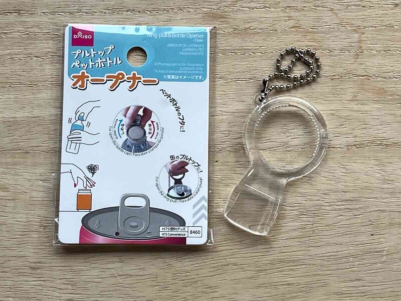 ダイソーの「プルトップ・ペットボトルオープナー（クリア）」はネイルをしていても楽に使える