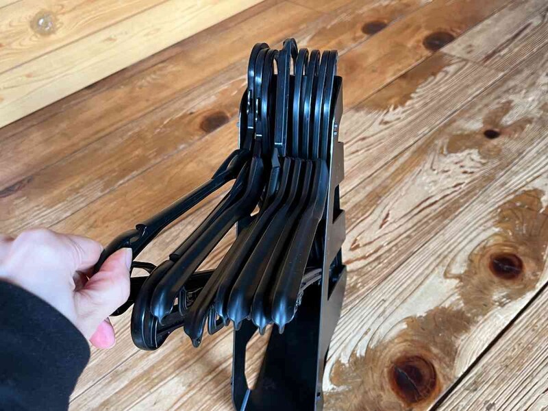 ハンガーを少し持ち上げると、絡まずに取り出しやすい