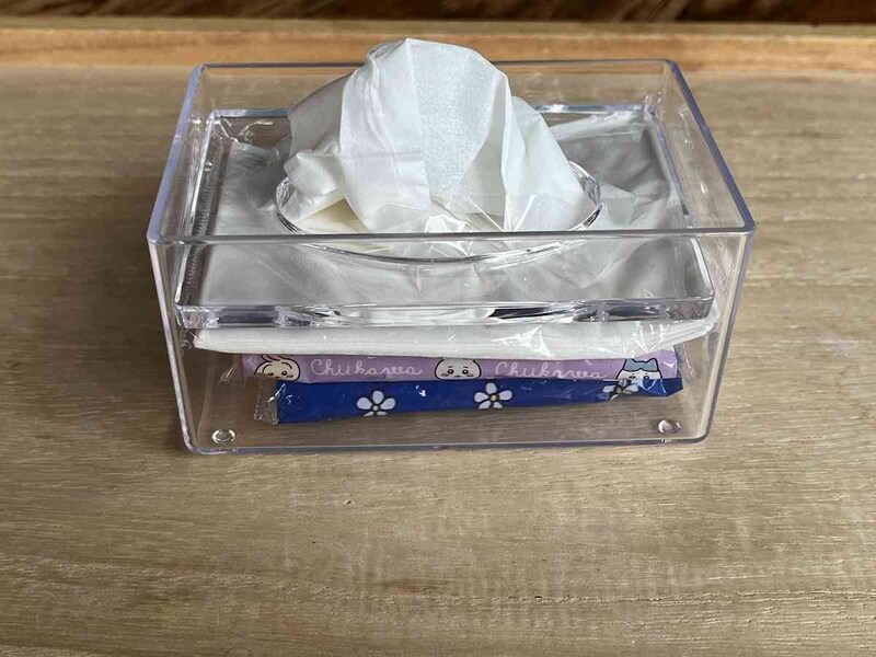 セリアの「ポケットティッシュケース」は一般的なポケットティッシュを入れて使う