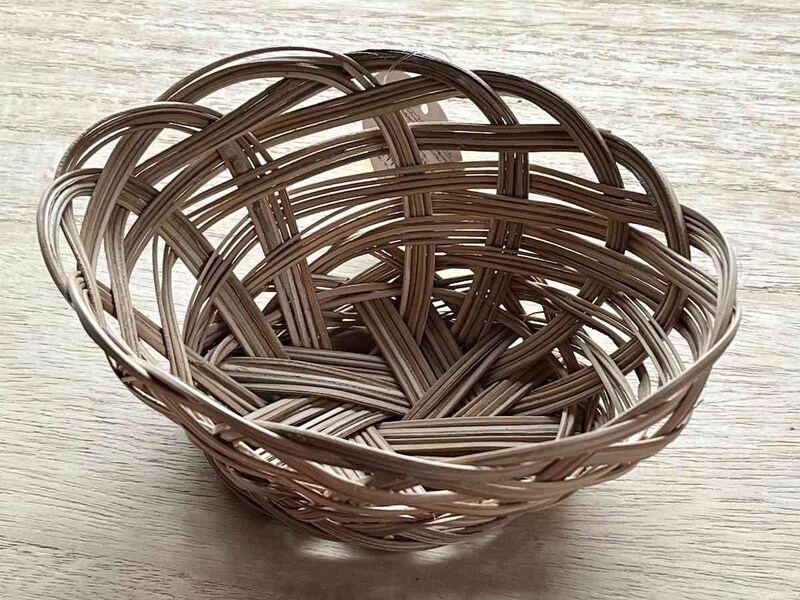 セリアの藤カゴ風「パームリーフバスケット」で素敵なティータイムを