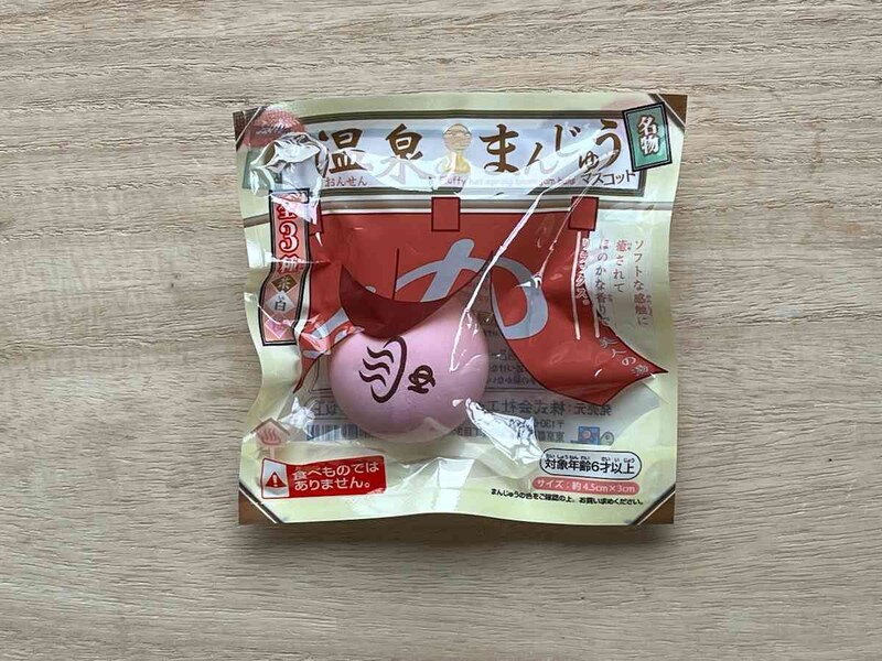 セリアのスクイーズ「ふかふか温泉まんじゅう」で癒しのひと時を