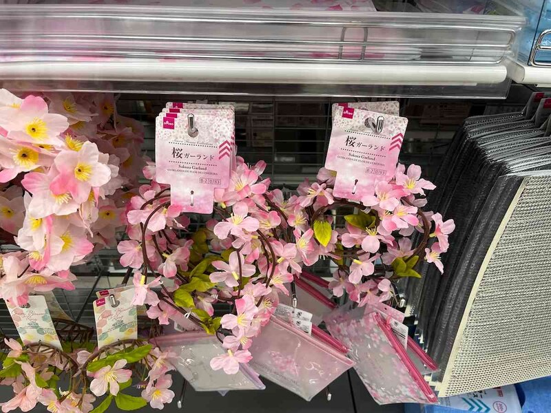 ダイソーの「桜ガーランド」