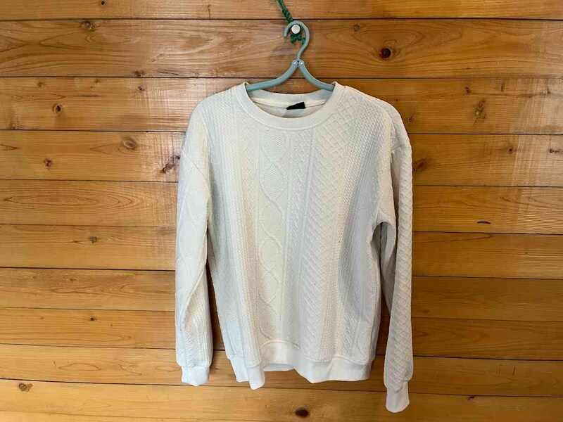 セリアの折りたたみハンガー「トラベルハンガー洗濯バサミ付き」は大人服をかけられるサイズ