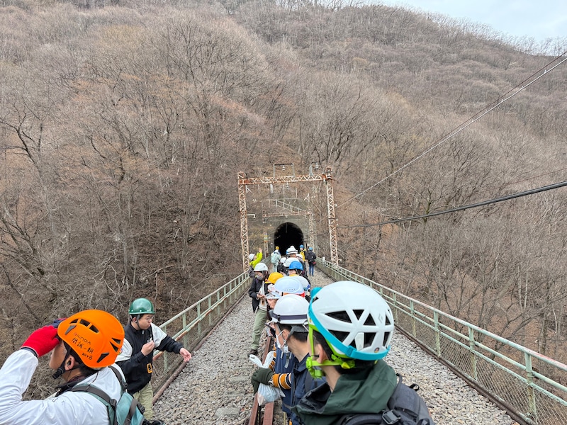 「碓氷峠 廃線ウォーク」かつての鉄道橋の上から絶景を楽しむ