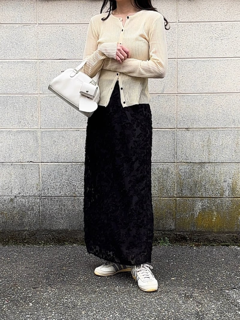 透け感のあるニットカーディガンは着まわしも楽しめます 出典:WEAR