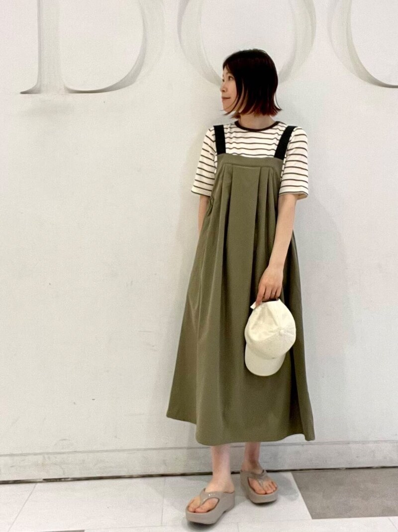濡れてもすぐ乾くワンピースなら水辺遊びにもぴったり　出典：WEAR