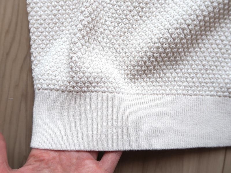 裾も切り替えになっていて、着た時に収まりがいいのもうれしいポイント