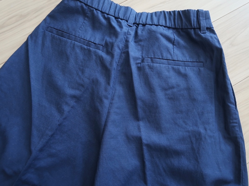 バックポケットもクリーンなデザインです