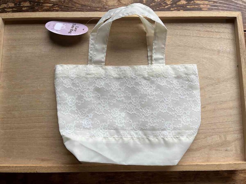 セリアの「レーストートバッグ」