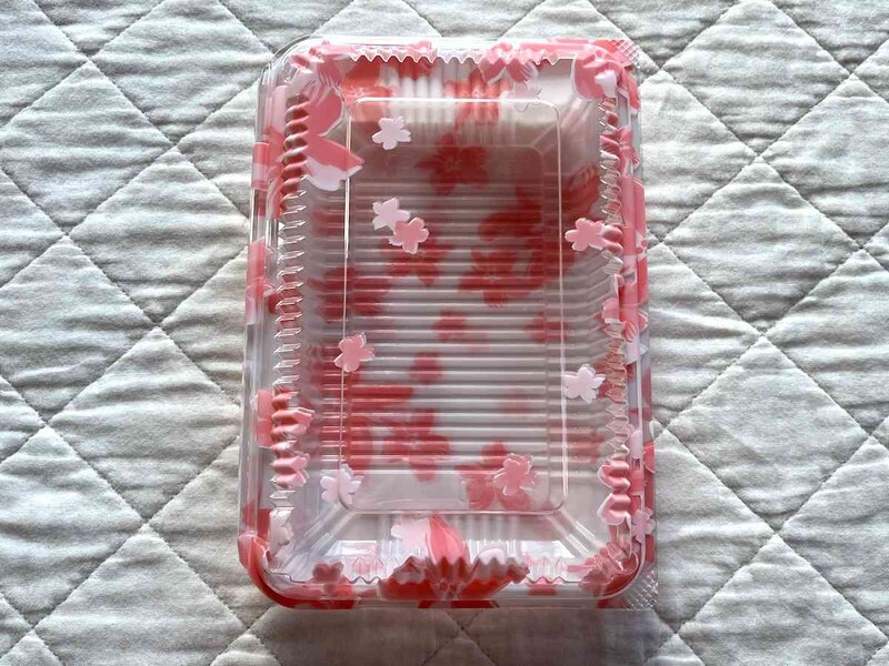 セリアの「はなのフードパック」は春らしい柄