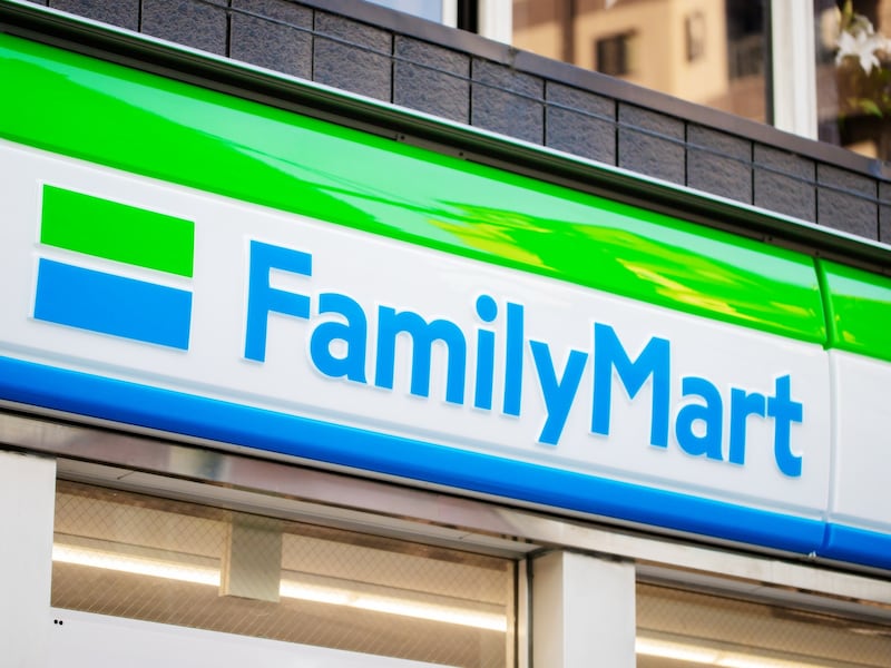ファミリーマートはぜいたくにチーズを楽しめる新作スイーツを発売 ※画像出典：yu_photo／Shutterstock.com