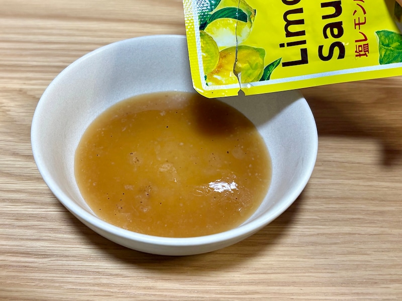 レモンとガーリックの香りが食欲をそそります