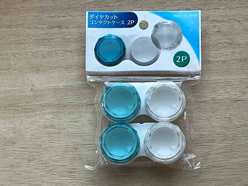 セリアの「ダイヤカット コンタクトケース 2P」は2個セット