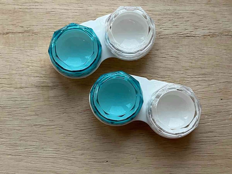 セリアの「ダイヤカット コンタクトケース 2P」はコンタクトレンズをつけていなくても活用できる