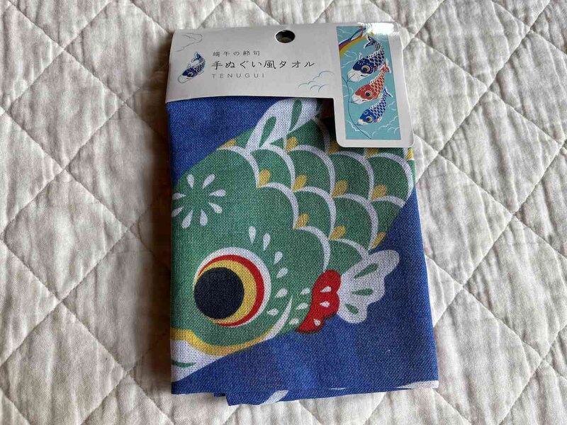 セリアの「端午の節句 手ぬぐい風タオル」