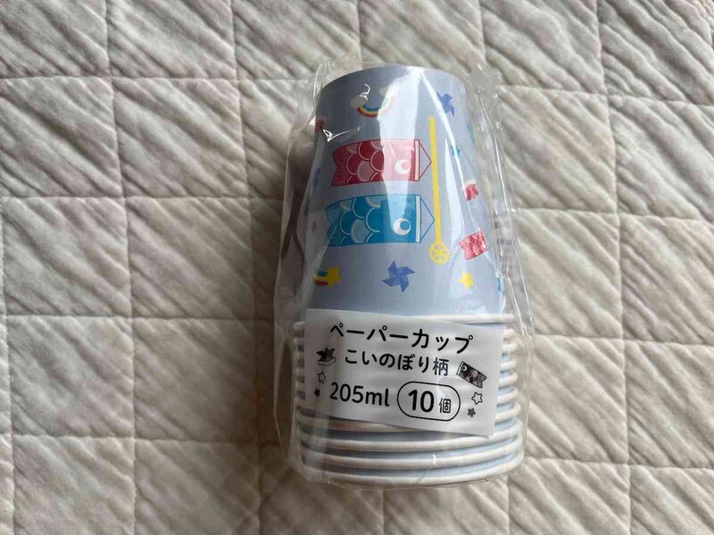 セリアの「ペーパーカップ こいのぼり柄」