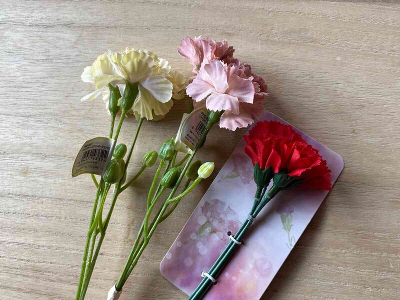 セリアの「インテリアフラワーのカーネーション」