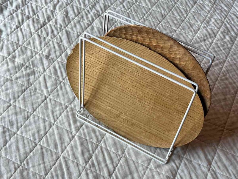 大きめのお皿なら、立てかけることができる