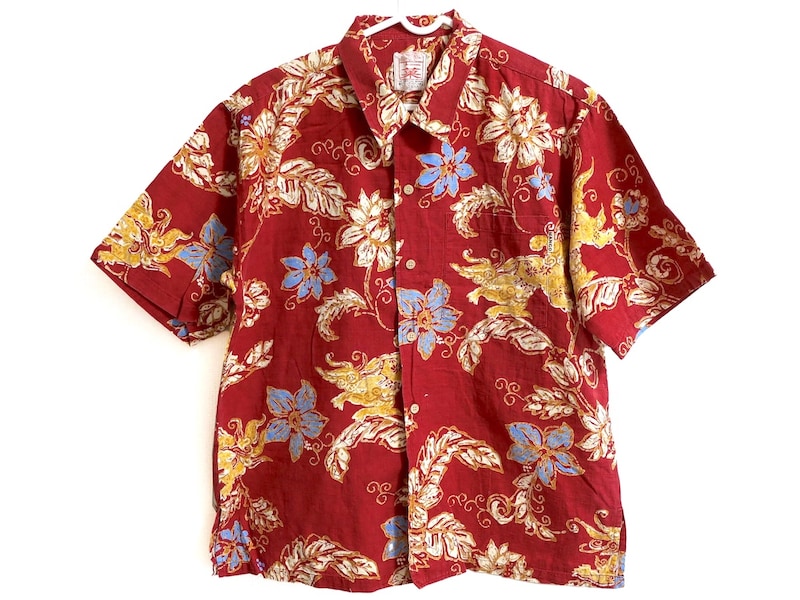 赤いかりゆしウェア