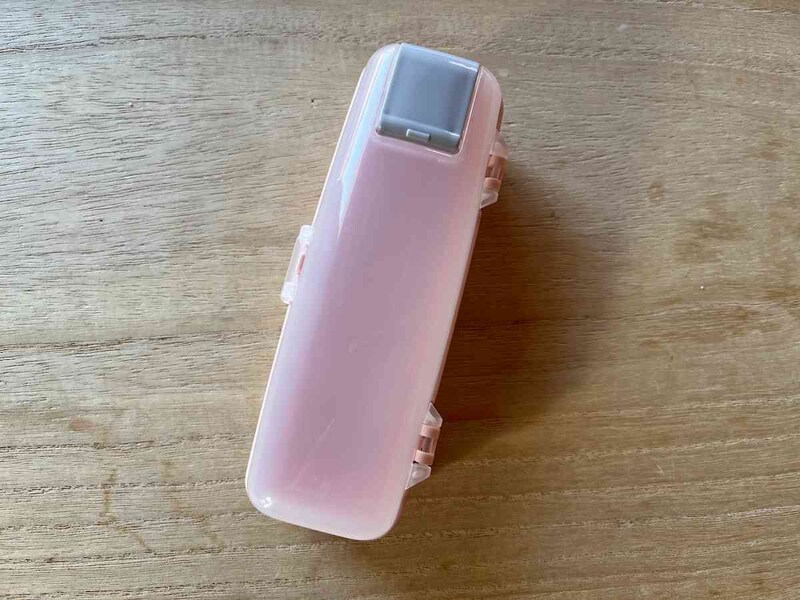 セリアの「おやつケース」は細長い形