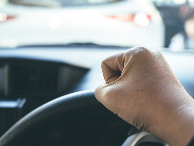 恐怖？ 怒り？ それとも……？ 危険な運転をする高齢運転者へ抱く感情は