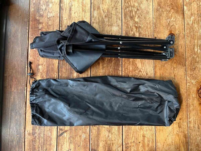 ダイソーの「折りたたみアウトドアチェア（収納袋付、背もたれ付）」は収納袋とチェアのセット