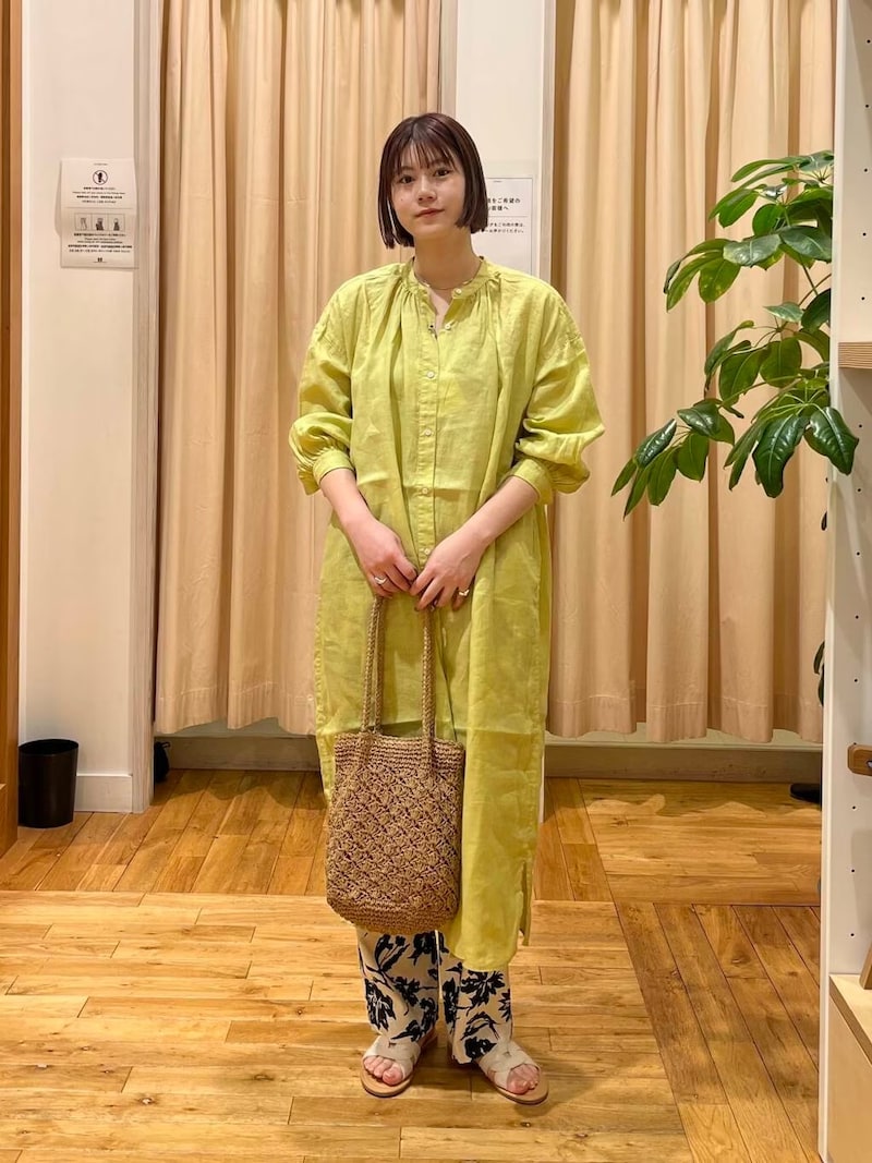 天然素材のリネンならシワも風合いのひとつに見せてくれます 出典:WEAR