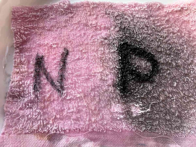 布を水につけてみる