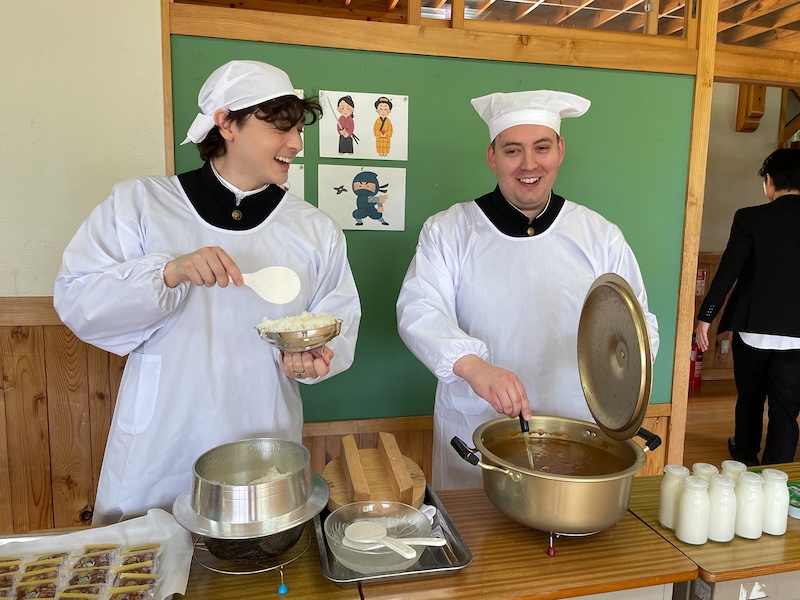 給食の配膳