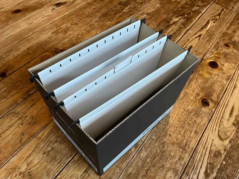 セリアの「ハンギングフォルダー」は収納ボックスに引っ掛けて使う