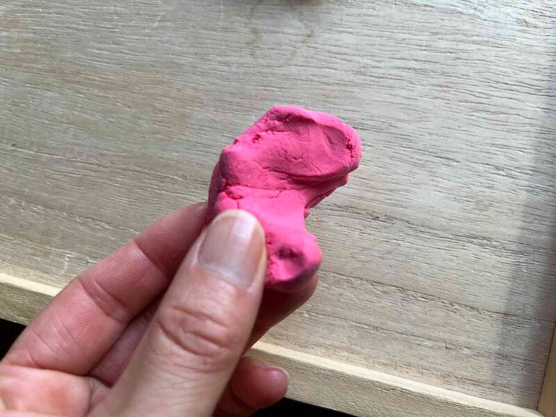 セリアの「カラーかみねんど」は軽量