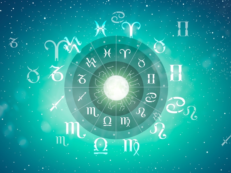 星占いを手掛かりに、あなたの幸せに必要なものを探っていきましょう ※画像出典：PeachShutterStock／Shutterstock.com