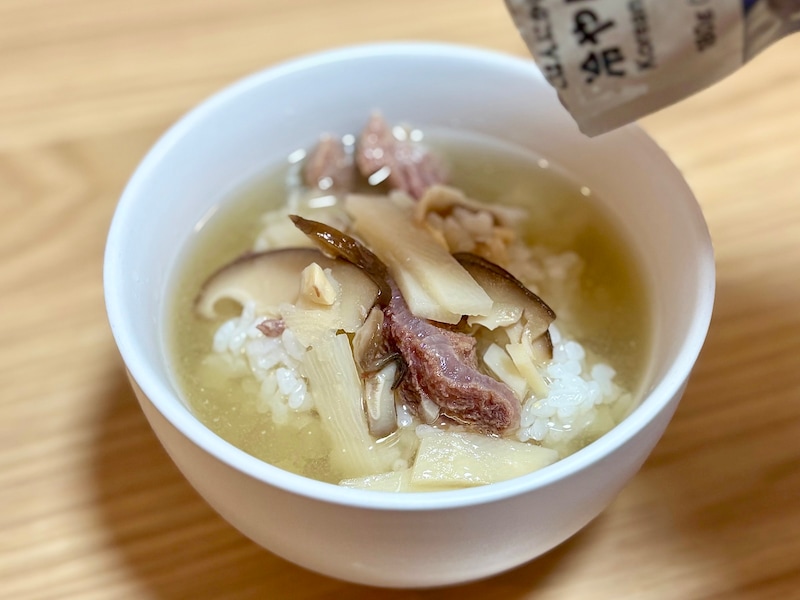 具材がごろっとたっぷりと入っていてぜいたく。ごはんにかけていただきます