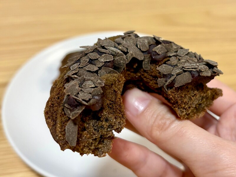 ザクザク食感のほうじ茶チョコフレークがアクセントに。濃厚なほうじ茶の味わいが◎