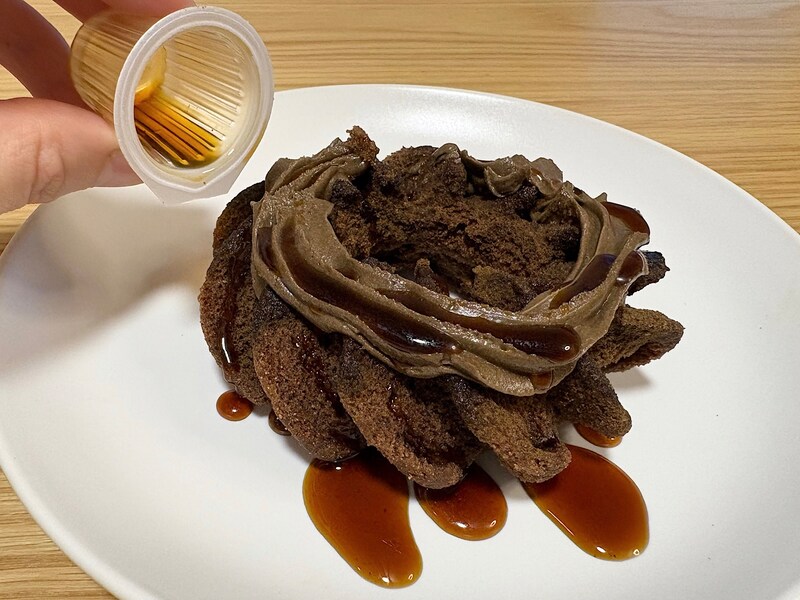 お好みで付属の黒みつをかけていただきます! 甘さが調節できてGood