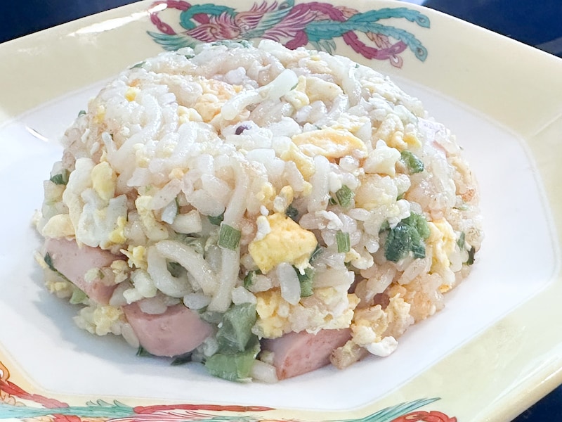 安い冷凍うどんとご飯で作ったそばめし