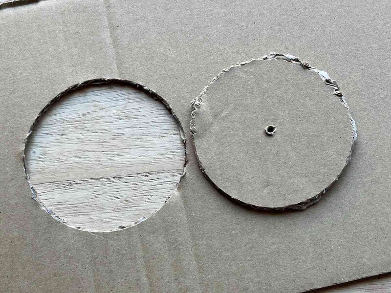 円の周りに残った紙