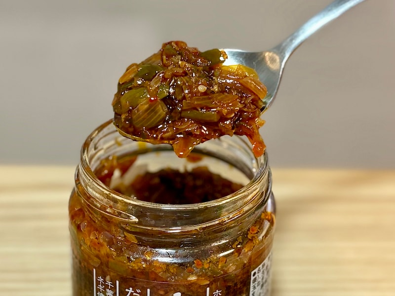 ふたを開けると、ごま油と長ネギの香りが。中華料理の味わいが好きな人は好みの味だと思います