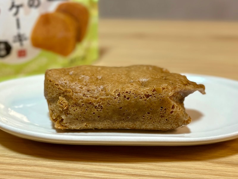 アツアツの黒糖ケーキが完成しました。黒糖の香りがふわっと感じられてどんな味わいなのかワクワクします