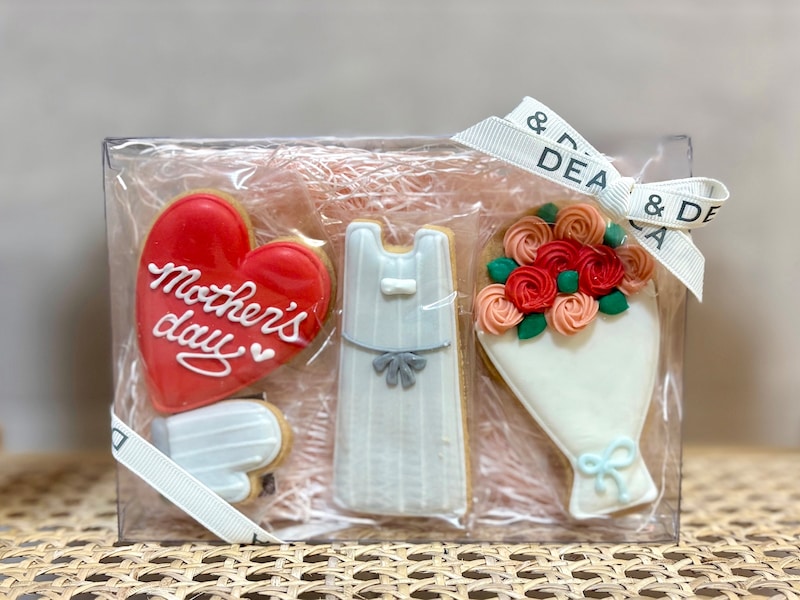 DEAN & DELUCA 「デコラティブクッキー ローズボックス 4pcs」1998円(税込)