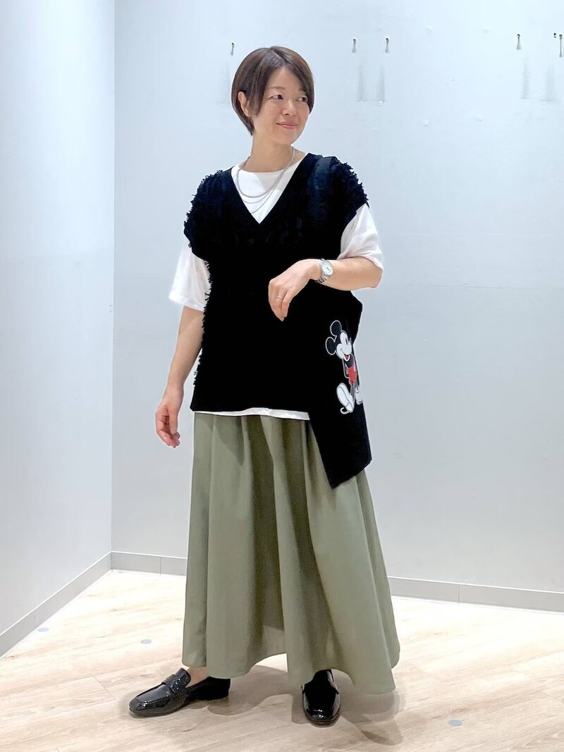 【OKコーデ】オンでもオフでもはけるローファータイプのレインシューズが便利　出典：WEAR