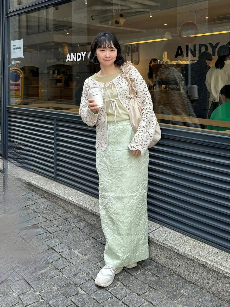 スニーカーよりさらに軽やかにはけるサンダルデザインがうれしい　出典：WEAR