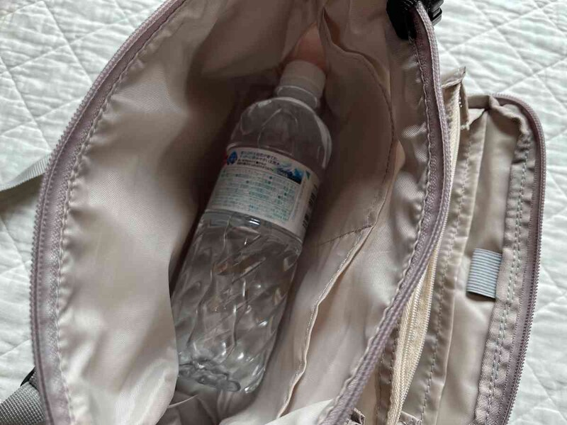 ワークマンの「高撥水Dayライフショルダーポーチ」のは500mlのペットボトルが入る