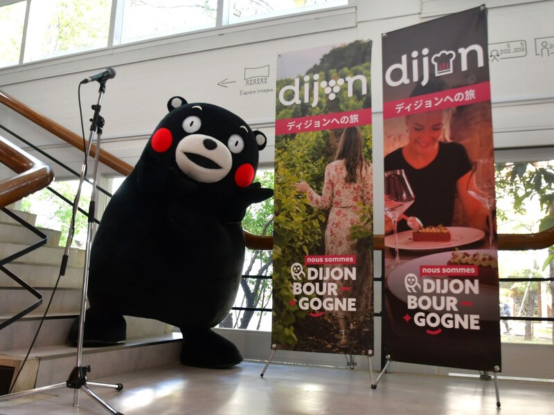 くまモン＝3月8日、東京都文京区