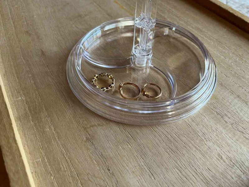 1番下のトレーにはリングを置ける