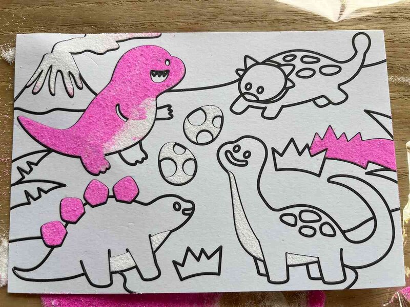 ピンクの砂をつける