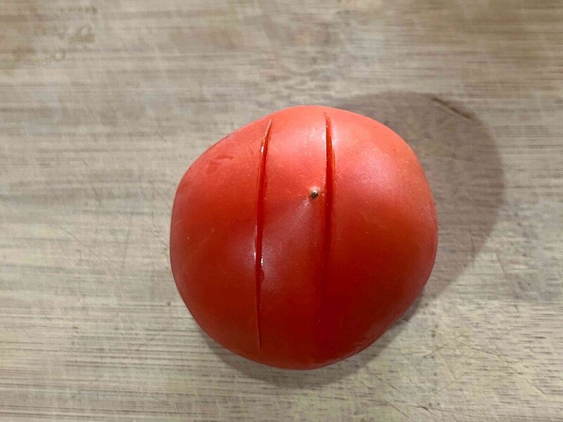 写真の右が研ぐ前、左が研いだ後の切り口