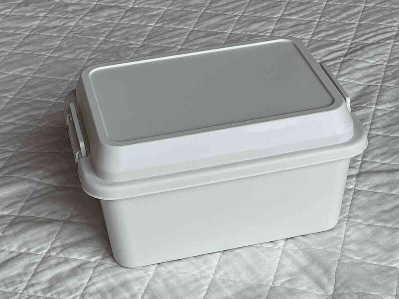 ダイソーの「アウトドアコンテナボックス（3L）」はふた付きのセット